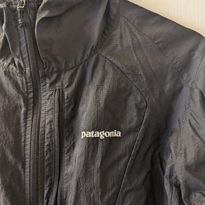Patagonia light weight wind breaker